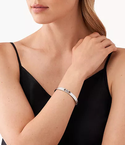 Closure: Box and Tongue Primary Color: Silver Material: Brass Measurements: Length: 170mm, Width: 7mm Silhouette: Bracelet Fashion Color: Silver-Tone